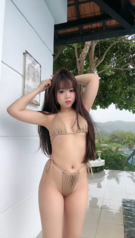 Cám dỗ mãnh liệt với cuộc vui tình dục ngoài trời bỏng rẫy cùng QQLive