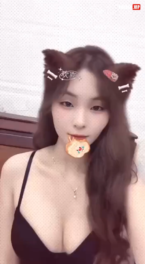 Cặp đôi vợ chồng ân ái cuồng nhiệt